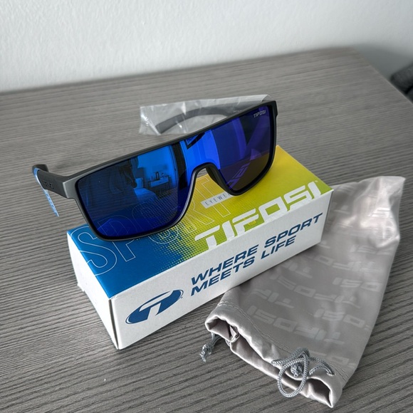Sunglasses - Picture 1 of 3